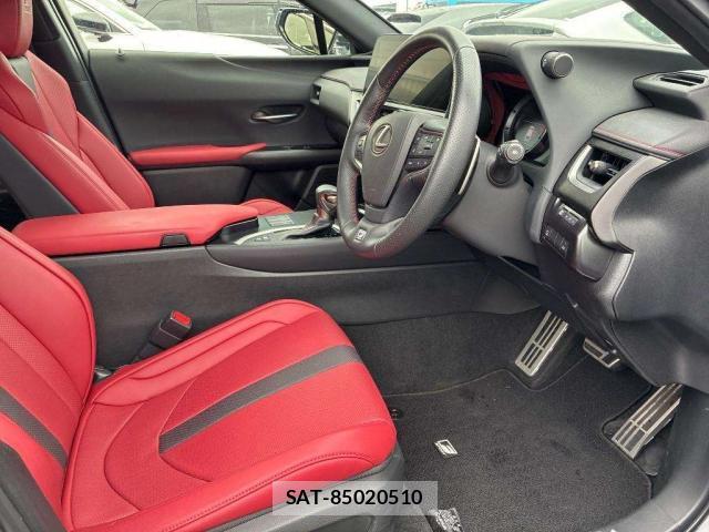 Lexus UX 2023-02 8009334-5