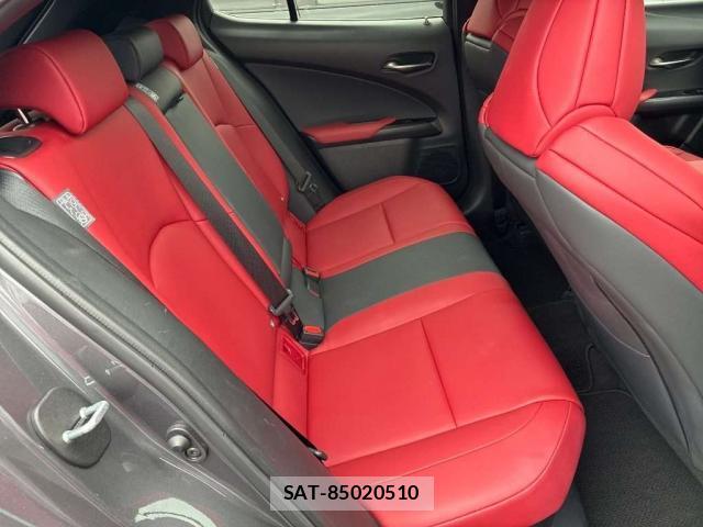 Lexus UX 2023-02 8009334-6