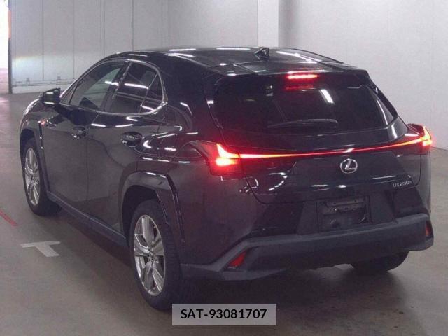 Lexus UX 2023-06 8010487-1