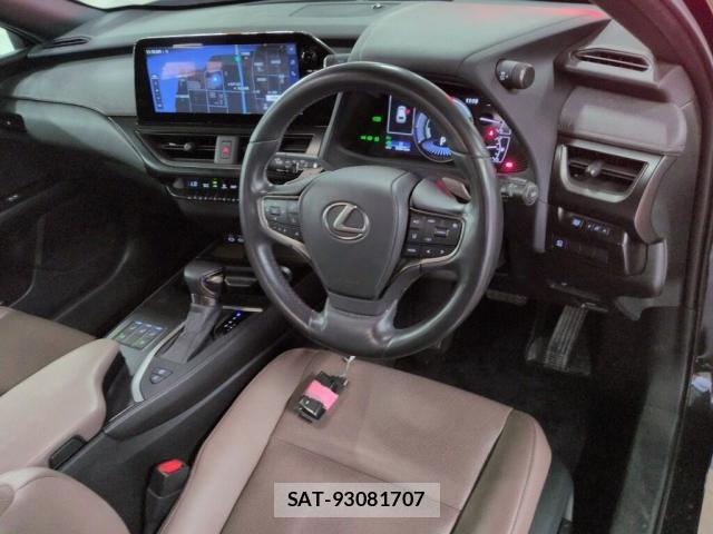 Lexus UX 2023-06 8010487-2