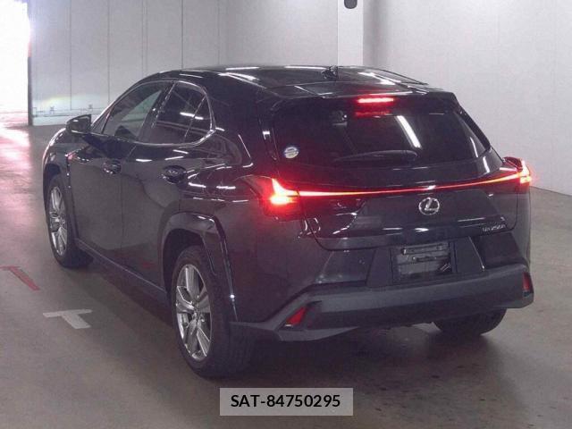 Lexus UX 2023-08 8010492-1