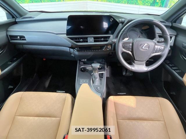 Lexus UX 2023-07 8011110-1