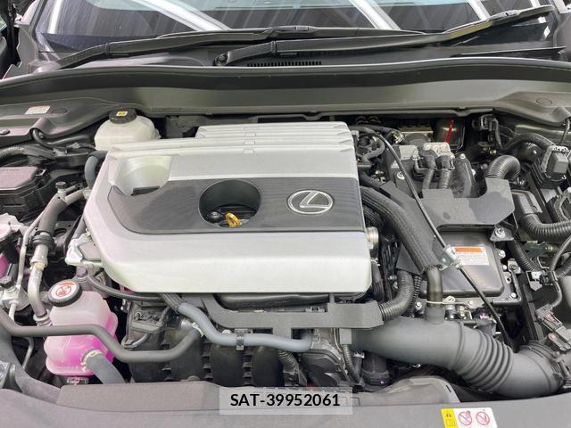 Lexus UX 2023-07 8011110-17