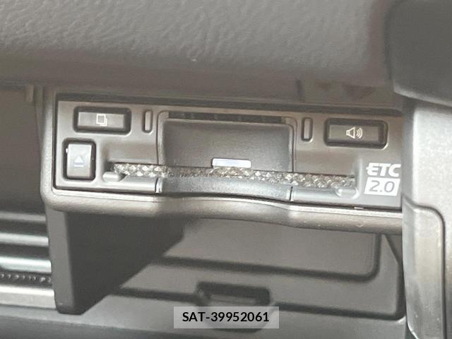 Lexus UX 2023-07 8011110-4