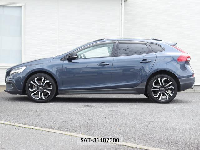 Volvo V40 2017-08 8003452-10
