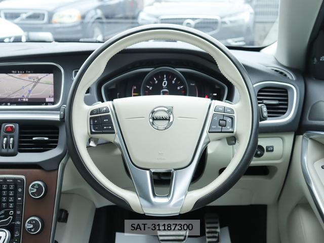 Volvo V40 2017-08 8003452-11