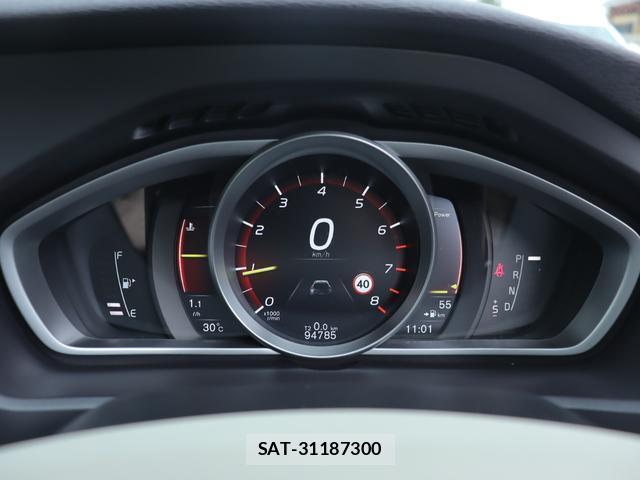 Volvo V40 2017-08 8003452-12