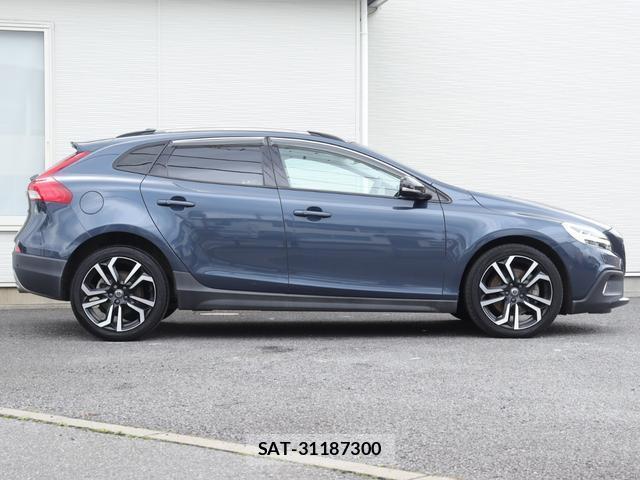 Volvo V40 2017-08 8003452-6