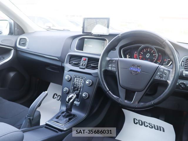 Volvo V40 2013-07 8004849-15