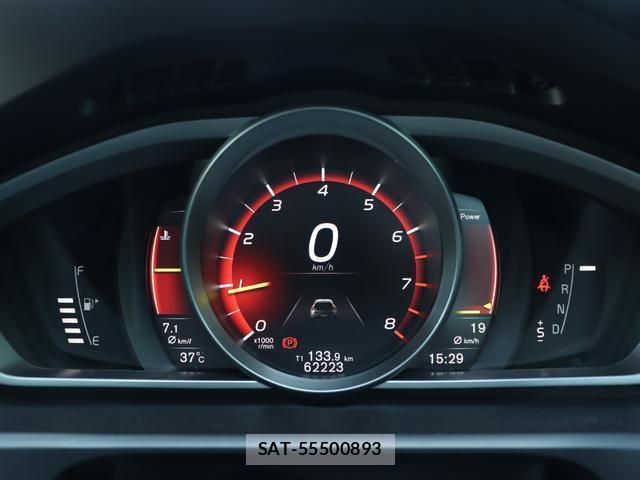 Volvo V40 2017-03 8004856-12