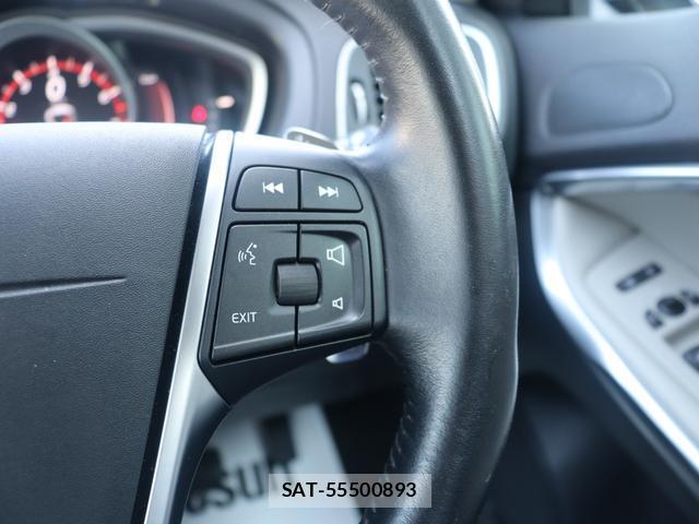 Volvo V40 2017-03 8004856-14
