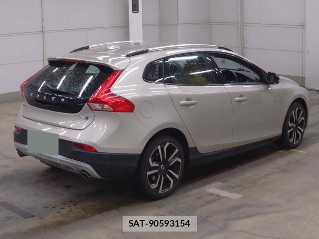 Volvo V40 2018-01 8010274-1