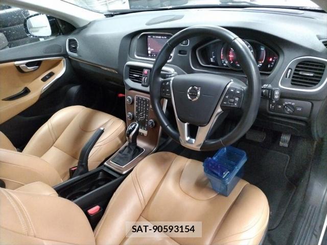 Volvo V40 2018-01 8010274-2