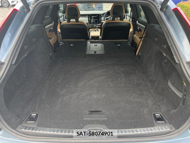 Volvo V90 2018-08 8004871-12
