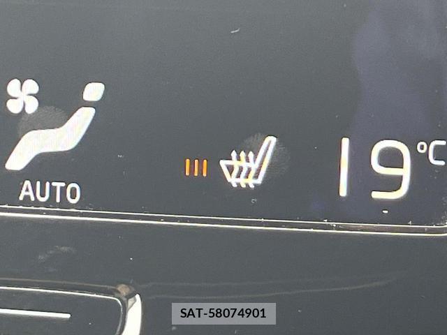 Volvo V90 2018-08 8004871-6