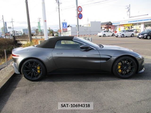 Aston Martin VANTAGE 2022-07 8006948-3