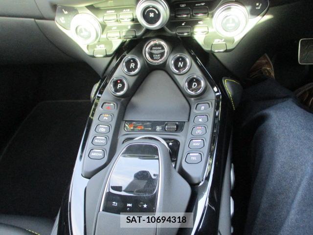 Aston Martin VANTAGE 2022-07 8006948-6