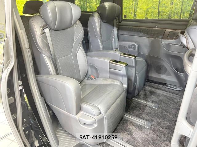 Toyota VELLFIRE 2023-12 8007288-9