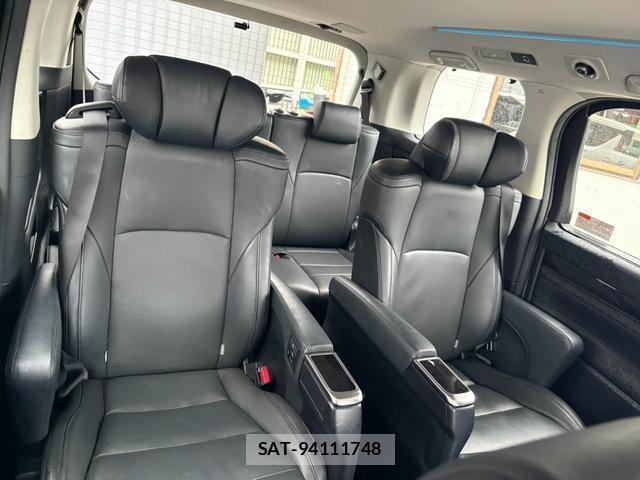 Toyota VELLFIRE 2018-04 8011578-17