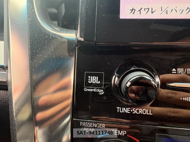 Toyota VELLFIRE 2018-04 8011578-2