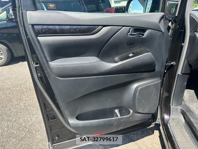 Toyota VELLFIRE 2019-07 8011580-16