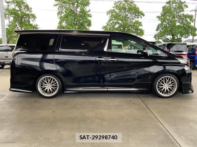 Toyota VELLFIRE 2017-04 8011478-3