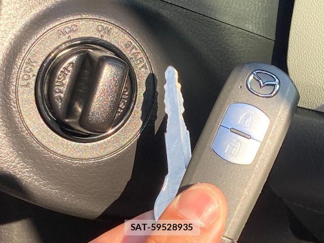 Mazda VERISA 2014-04 8007053-8