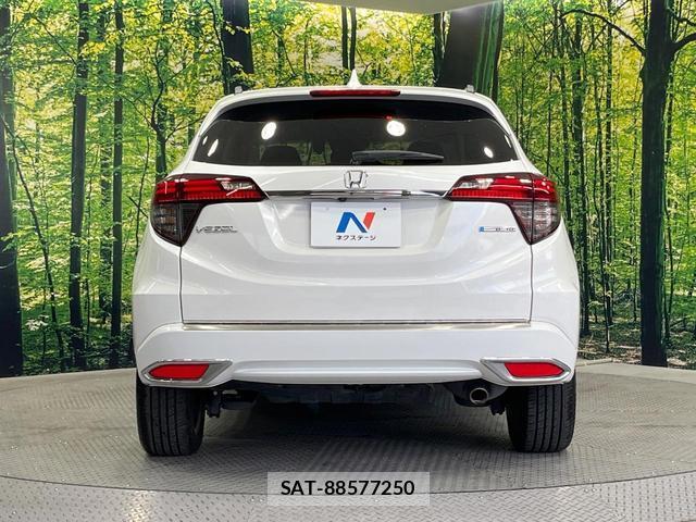 Honda VEZEL 2018-03 8006917-14