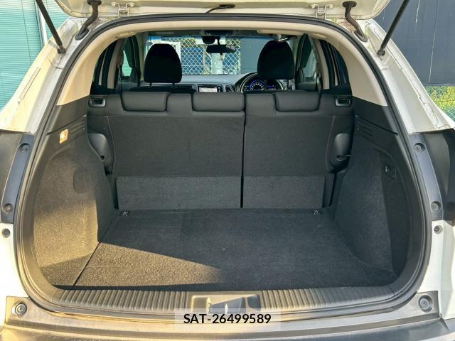Honda VEZEL 2015-03 8008958-15