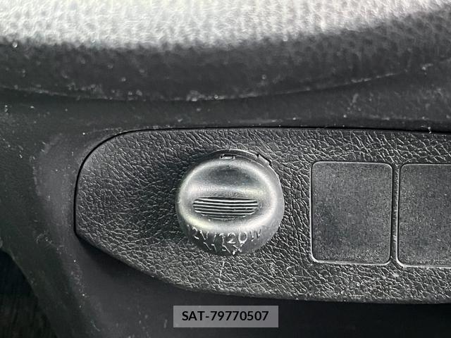 Toyota VITZ 2017-06 8006360-13