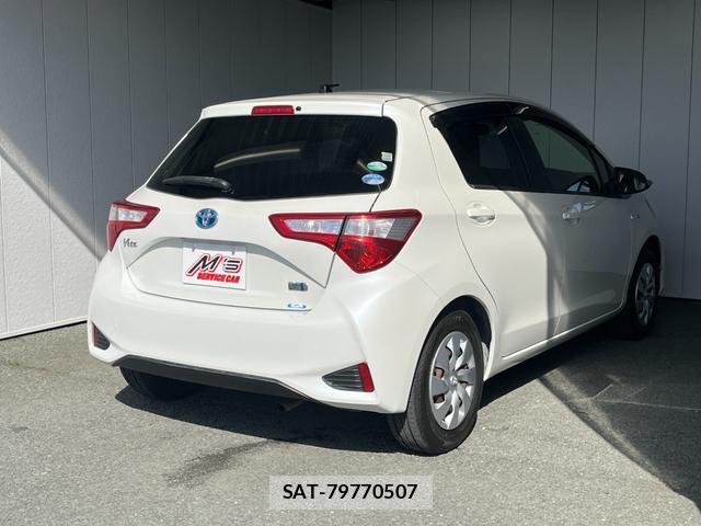 Toyota VITZ 2017-06 8006360-2