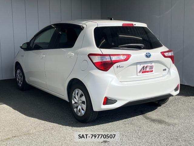 Toyota VITZ 2017-06 8006360-3