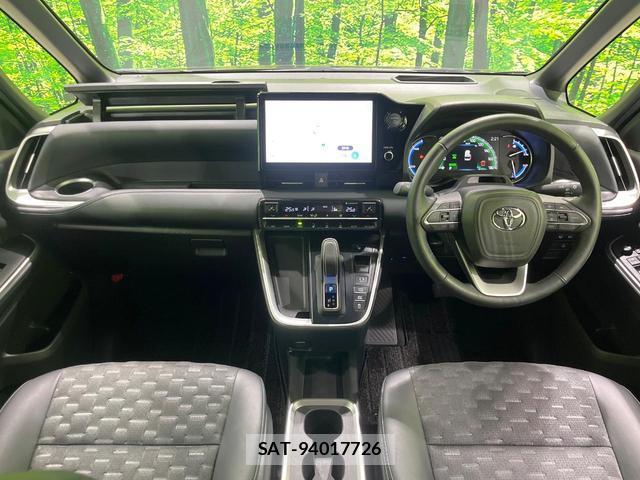Toyota VOXY 2024-06 8003022-1