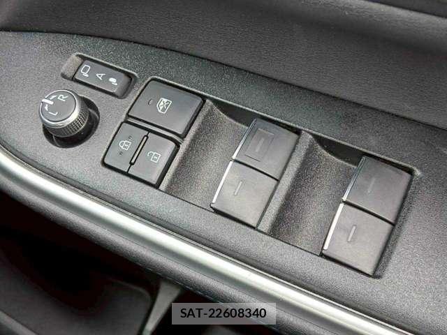 Toyota VOXY 2022-03 8003599-17