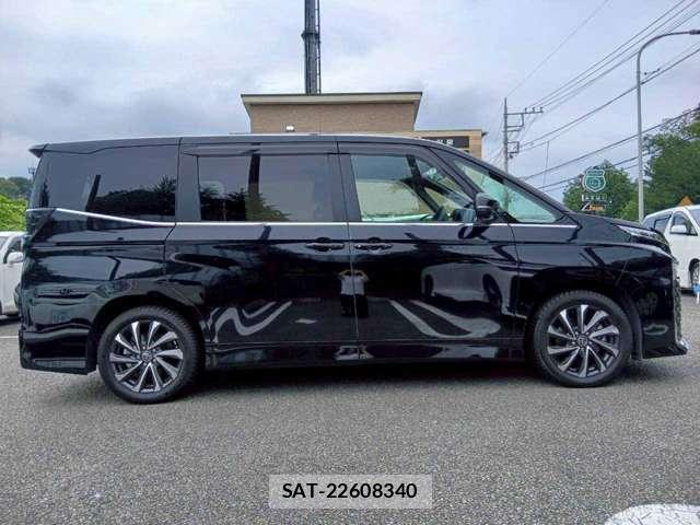 Toyota VOXY 2022-03 8003599-2