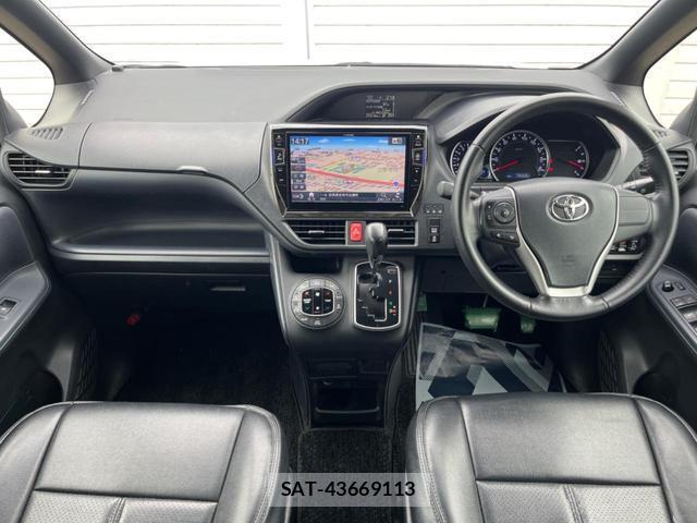 Toyota VOXY 2016-02 8003634-1