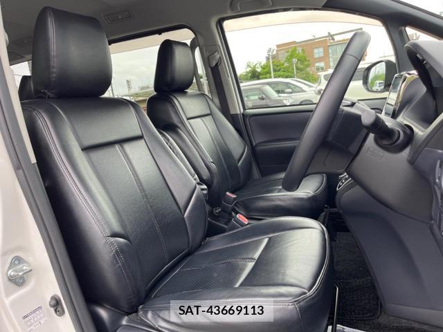 Toyota VOXY 2016-02 8003634-10
