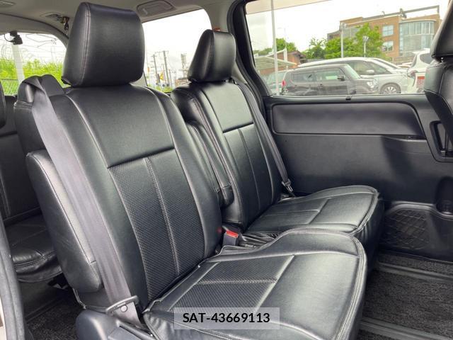 Toyota VOXY 2016-02 8003634-11