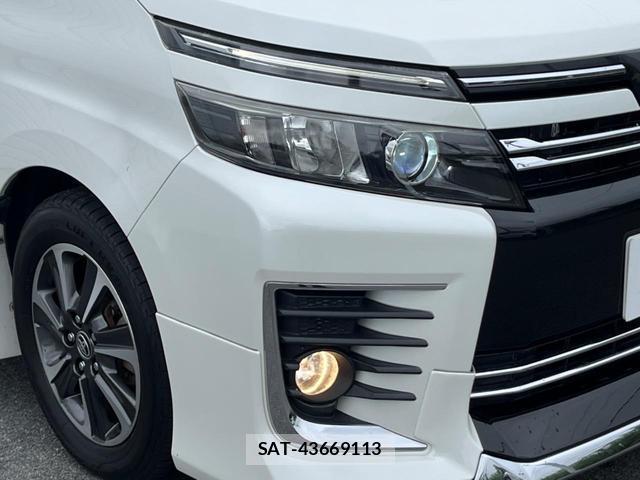 Toyota VOXY 2016-02 8003634-15