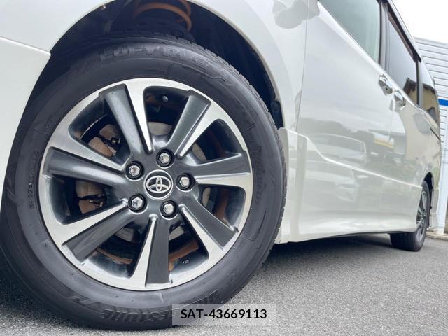 Toyota VOXY 2016-02 8003634-16