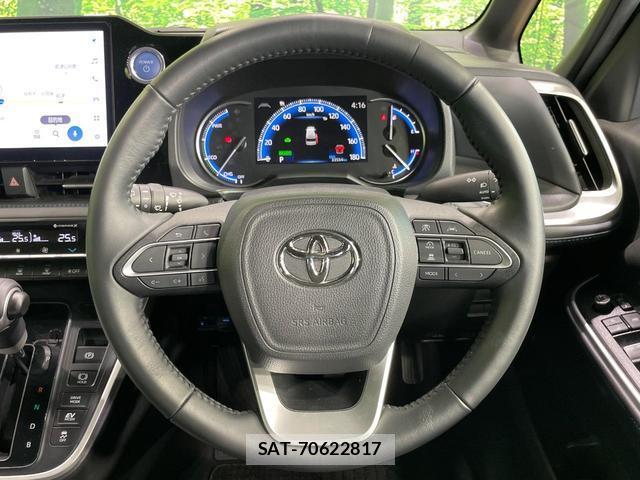 Toyota VOXY 2023-02 8003710-11