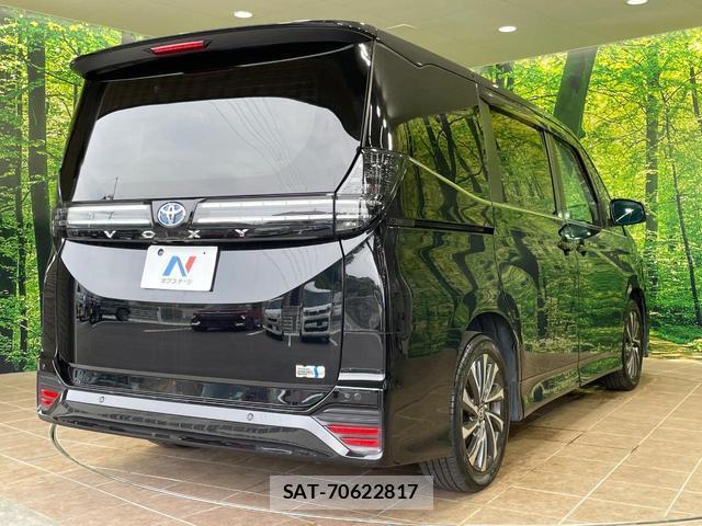 Toyota VOXY 2023-02 8003710-17