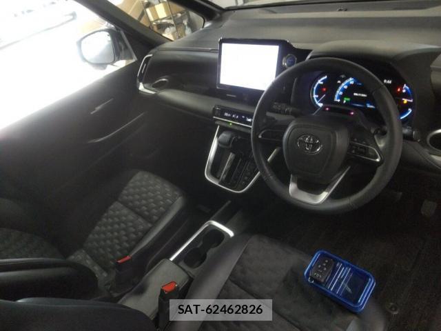 Toyota VOXY 2023-09 8003757-2