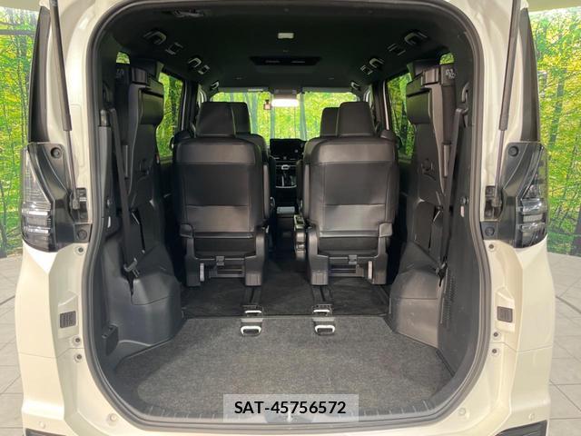 Toyota VOXY 2024-04 8004390-10