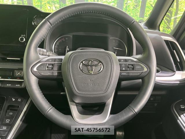 Toyota VOXY 2024-04 8004390-11