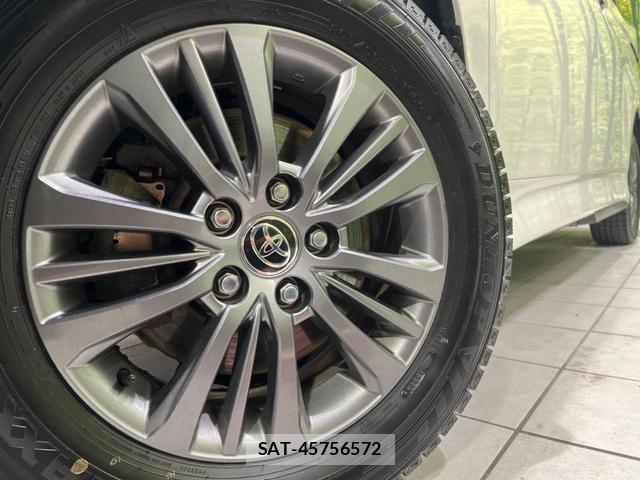 Toyota VOXY 2024-04 8004390-13