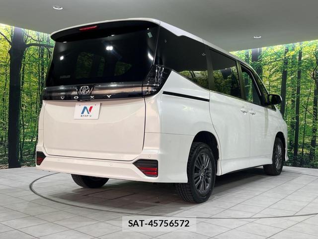 Toyota VOXY 2024-04 8004390-17