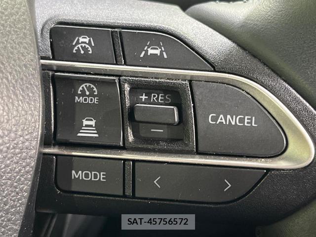 Toyota VOXY 2024-04 8004390-6