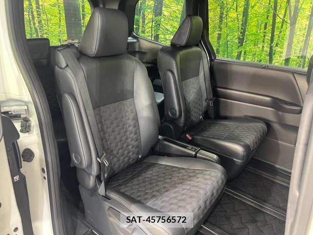 Toyota VOXY 2024-04 8004390-8