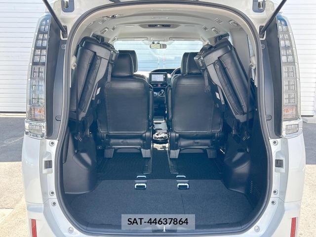 Toyota VOXY 2014-05 8004659-11